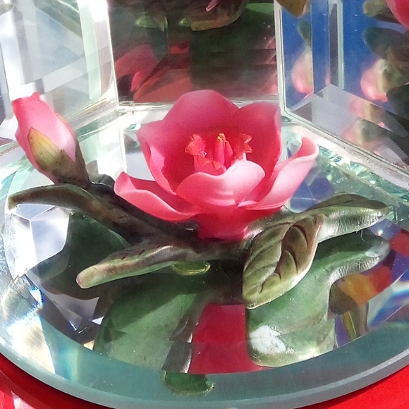 Hand Crafted Glass Hummingbird & Flowers Panarama - Picture 10 of 10